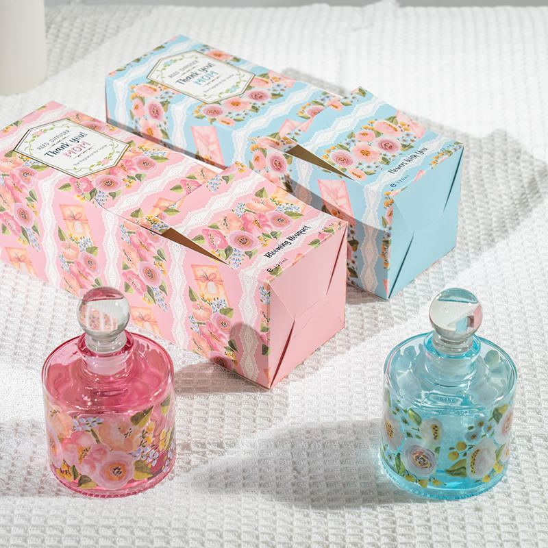 母の日のエレガントな丸いガラスボトルのリードディフューザー